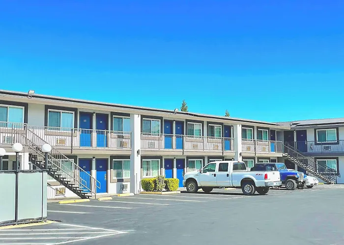 Motel 6 , Ca